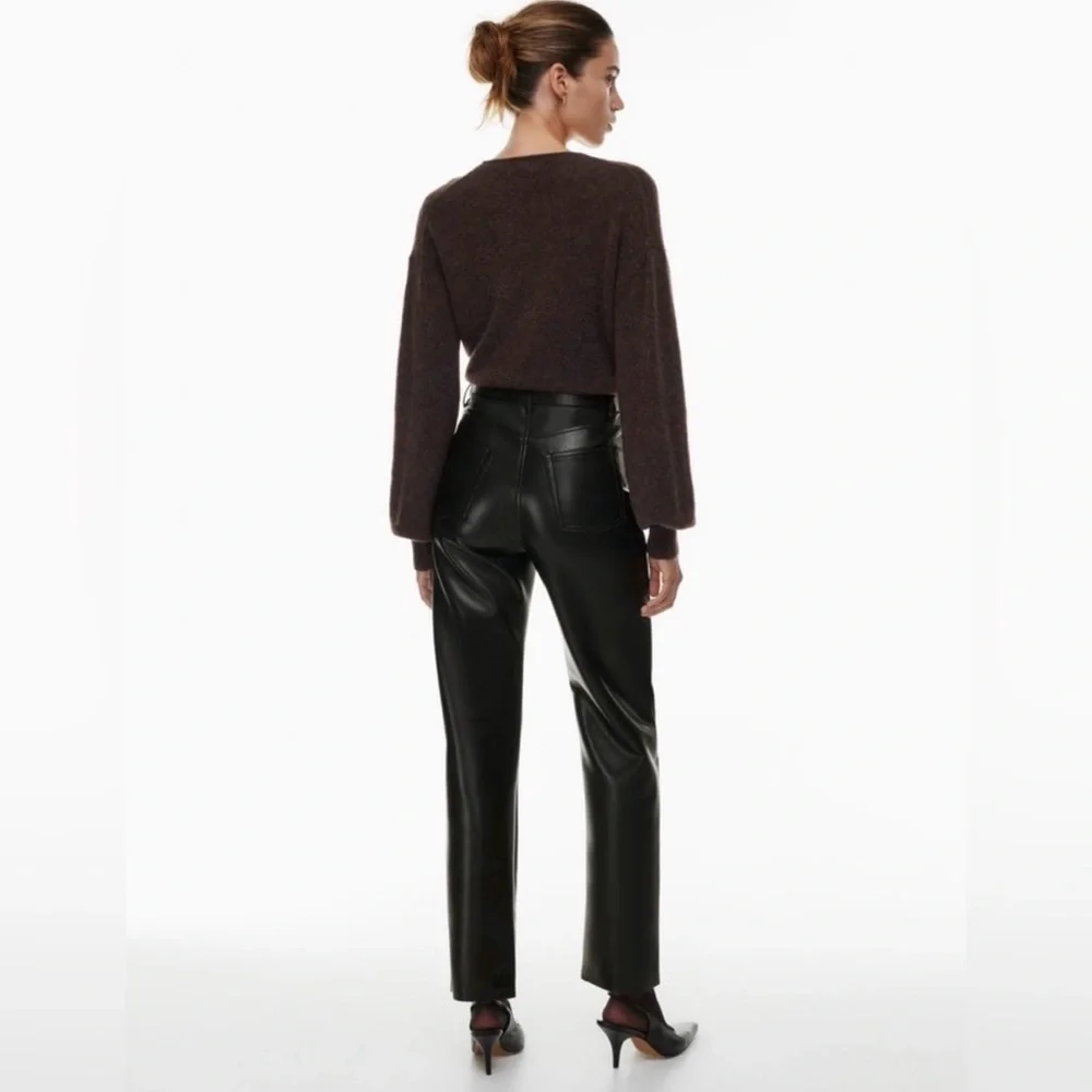 {NOT FOR SALE} ⛔️ NWT Aritzia The Melina Vegan Leather Pant Short Black Size 8